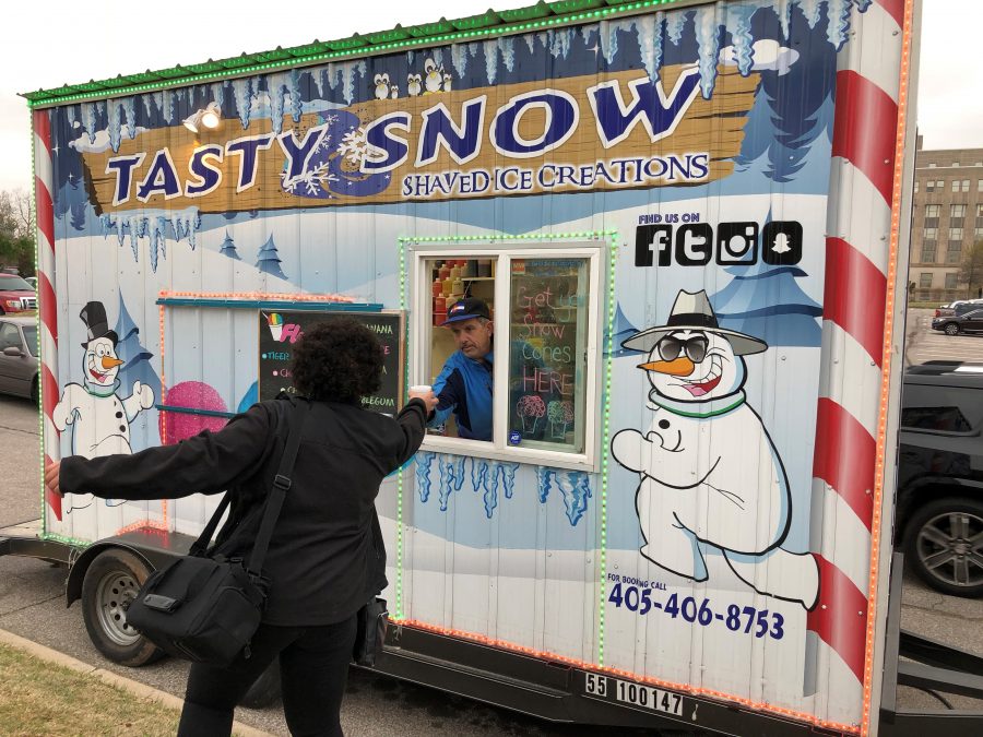 David Massey serves student reporter/ editor Savannah Melher hot cocoa in the chilling wind. PHOTO: Brandon King