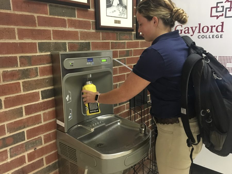 Hannah Hayhurst, a psychology freshman, fills her water bottle after attending class in Dale Hall. Photo by Addison Kliewer. 