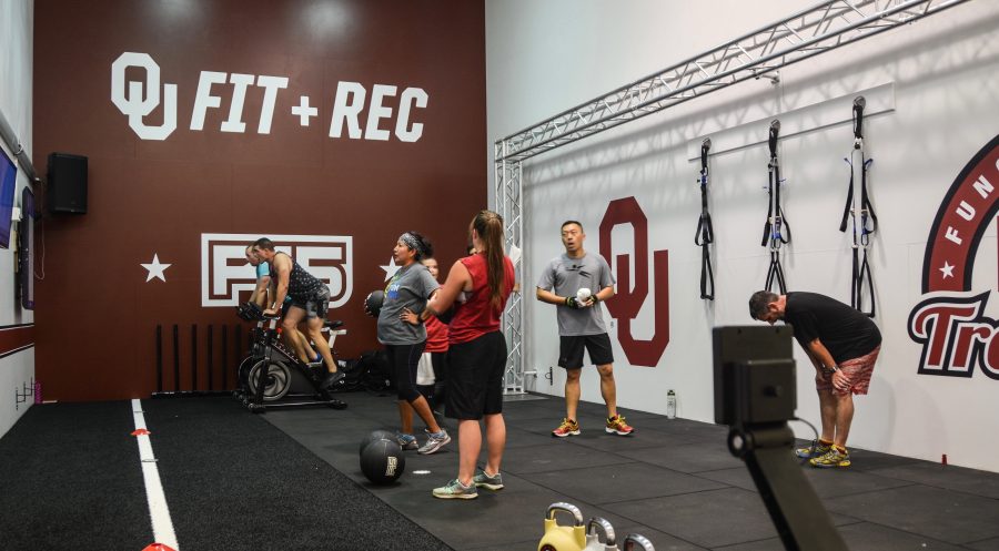 Students workout during the noon F45 Training class, a new program at University of Oklahoma Fitness and Recreation in Norman, in the F45 room in Sarkeys Fitness Center. Photo by: Bailey Lewis/OU News Crowd