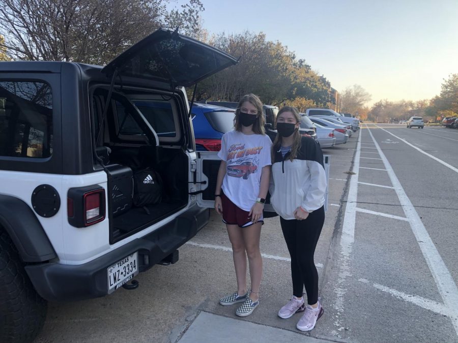 Alyssa Landry, left, and Alexis Martinez prepare to leave the University of Oklahoma for Thanksgiving break.  Zaria Oates/Gaylord News
