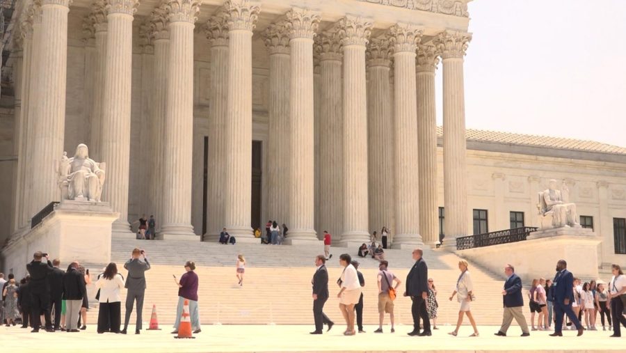 Tourists had control of the plaza in front of the U.S. Supreme Court Thursday rather than dueling press conferences as had been the case in last fall’s arguments over the constitutionality of the Indian Child Welfare Act.  (Ben Dackiw photo/Gaylord News) 